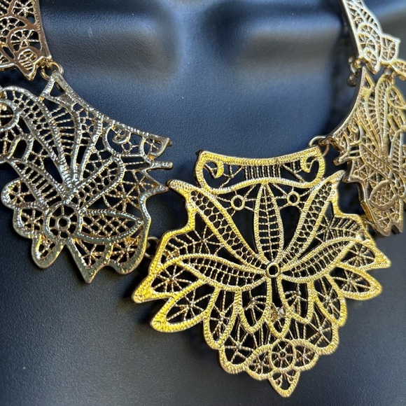 Amrita Singh Gold Filigree Necklace - Picture 9 of 16